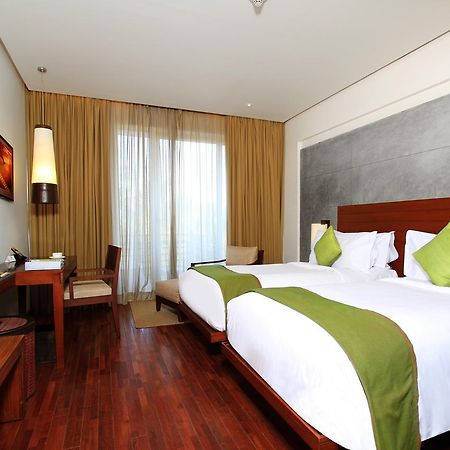 Holiday Inn & Suites Bengaluru Whitefield Exterior foto