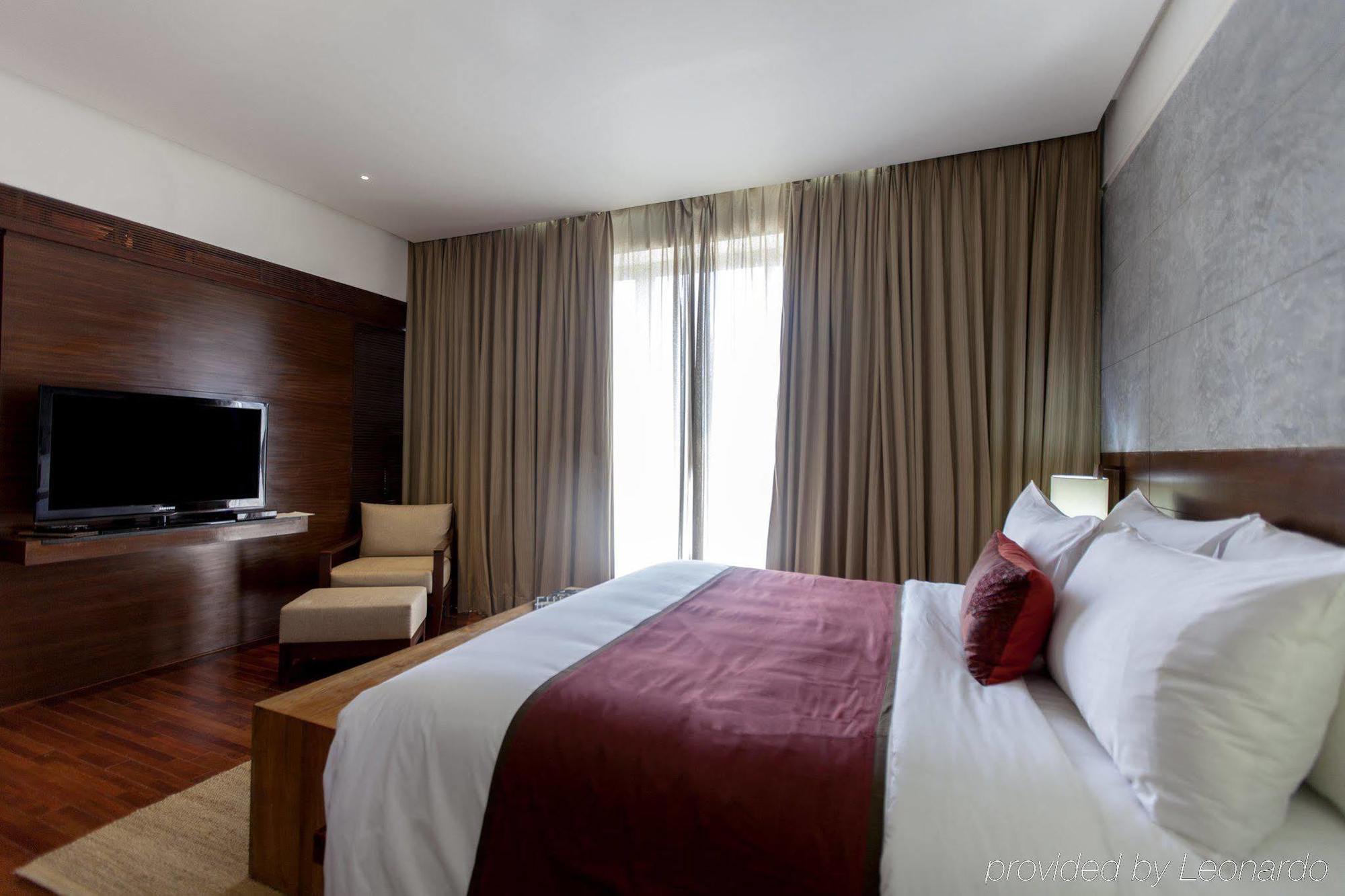 Holiday Inn & Suites Bengaluru Whitefield Exterior foto
